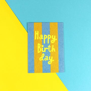 Ava & Yves GEBURTSTAGS POSTKARTE "Happy Birthday" Streifen Gelb
