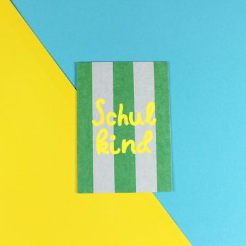 Ava & Yves POSTKARTE "Schulkind" Streifen Grün/Blau/Gelb