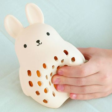 A Little Lovely Company RASSEL aus Silikon Hase creme/weiß