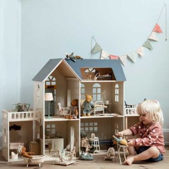 Dollhouses & Accessories