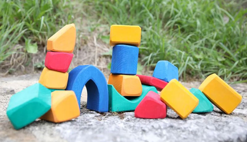 Schönes Holzspielzeug für Kinder jeden Alters
